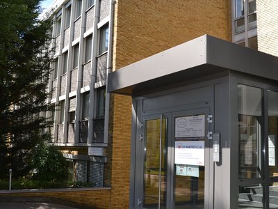 Das Gebäude in der Schloßstraße von außen